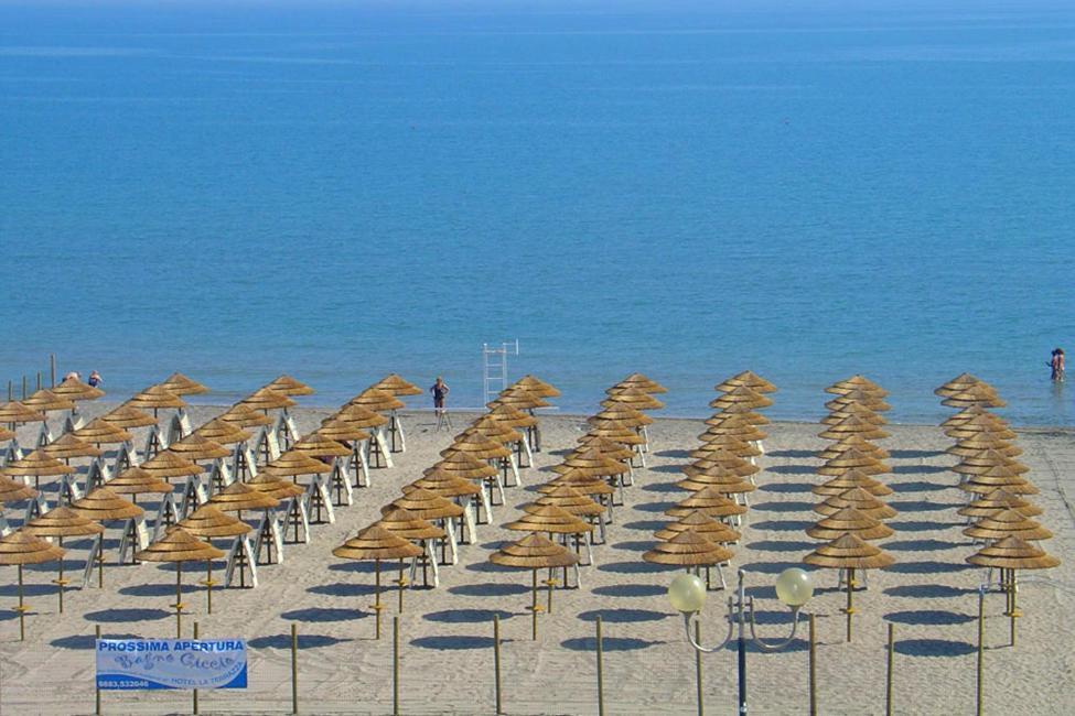 Hotel La Terrazza Barletta Esterno foto